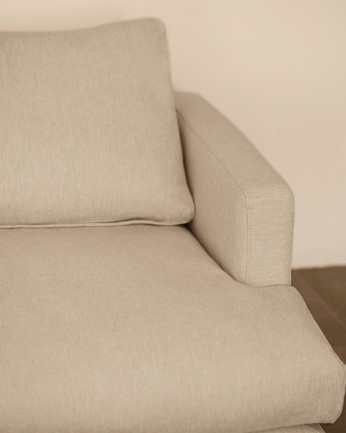 Divano con chaise longue in tonalità di grigio chiaro di diverse misure