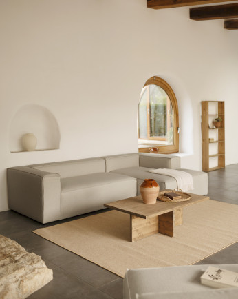 Divano con chaise longue color grigio chiaro di varie misure