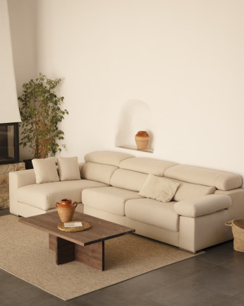 Divano con chaise longue di colore beige di varie misure