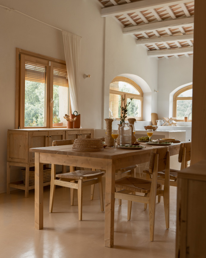 Tavolo da pranzo in legno massello in tonalità di rovere medio di varie dimensioni