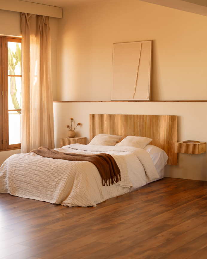 Testiera in legno massello in tonalità di rovere medio in diverse misure