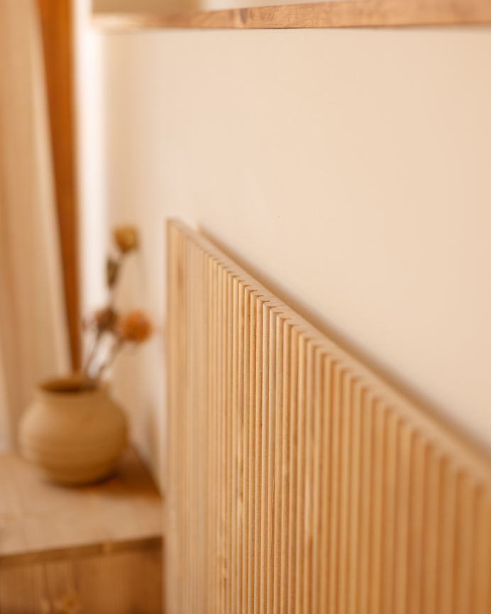 Testiera in legno massello in tonalità di rovere medio in diverse misure