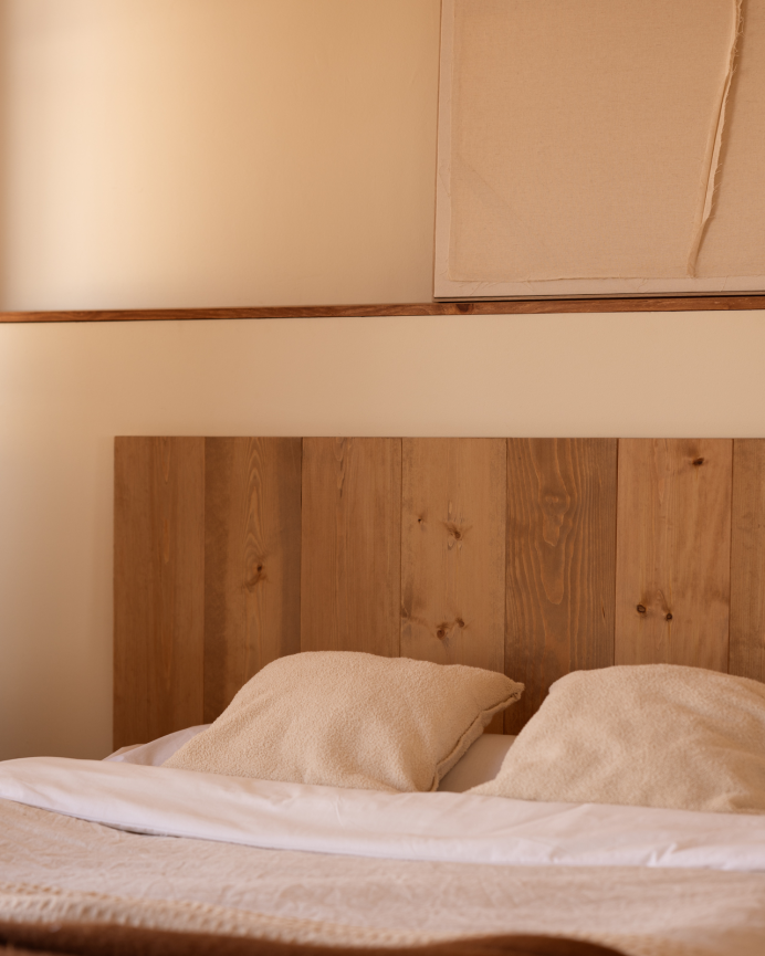 Testata di letto in legno massello in tonalità di rovere scuro in diverse misure
