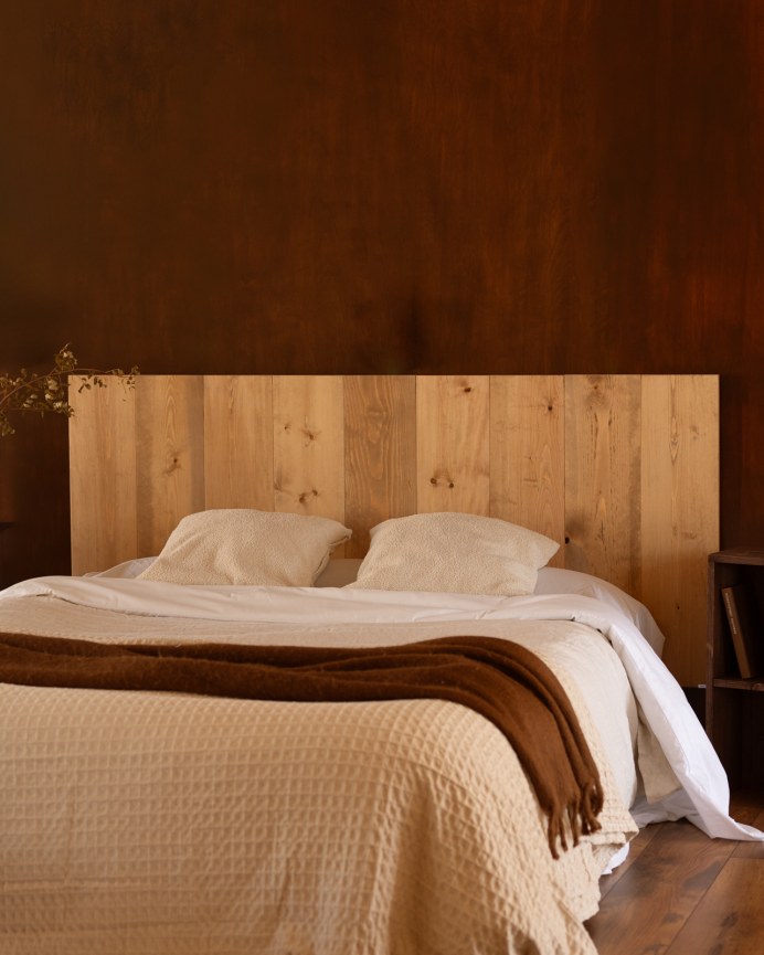 Testata di letto in legno massello in tonalità di rovere medio in diverse misure