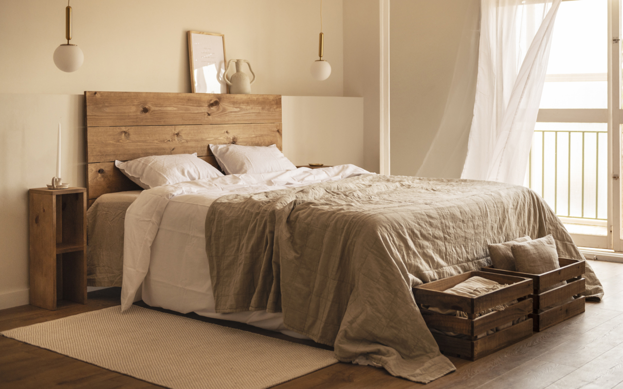 Testata di letto in legno massello in tonalità di rovere scuro in diverse misure