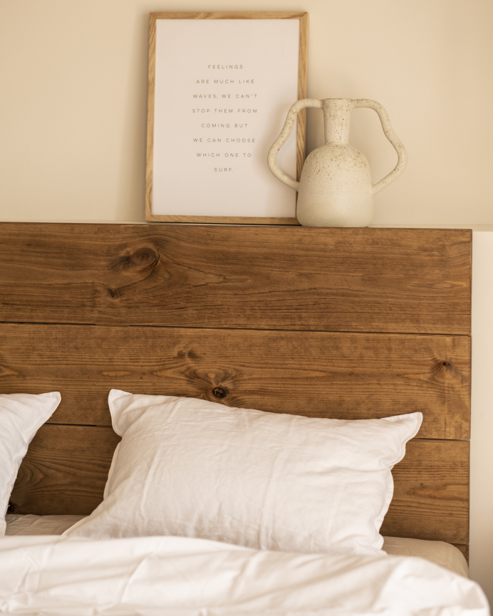 Testata di letto in legno massello in tonalità di rovere scuro in diverse misure