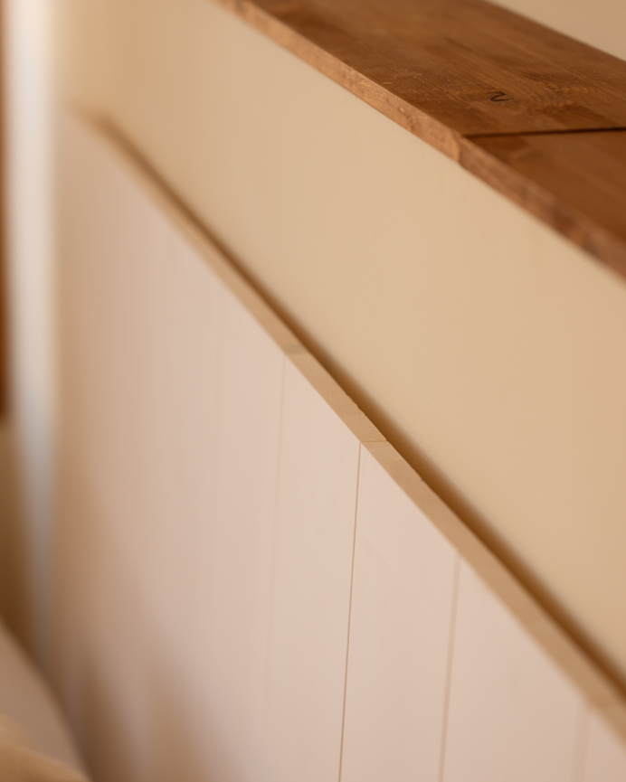 Testata di letto in legno massello color bianco disponibile in diverse misure