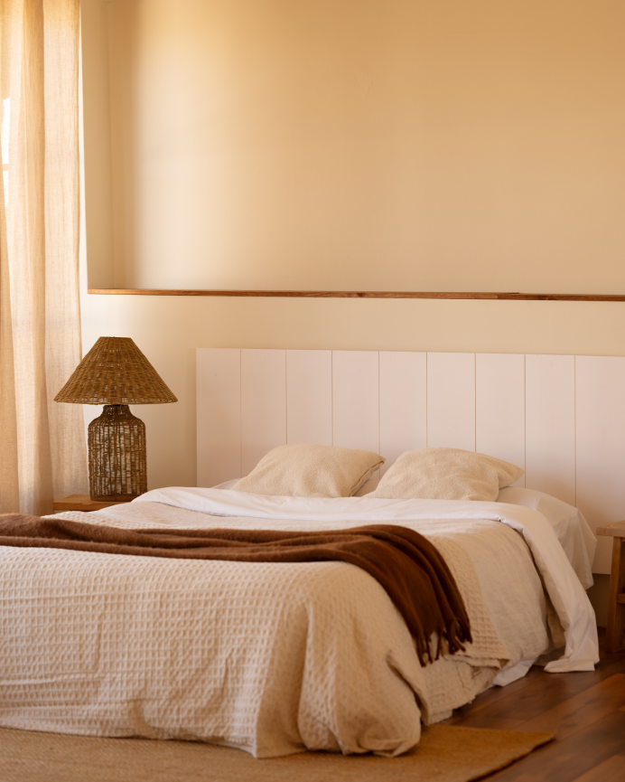 Testata di letto in legno massello color bianco disponibile in diverse misure
