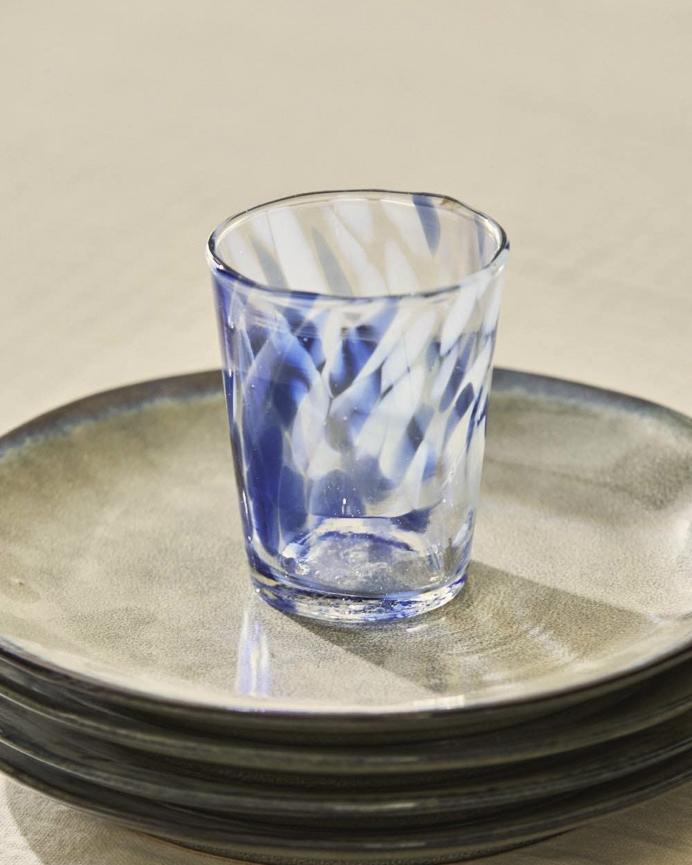 Bicchiere di vetro con puntini blu 8x9cm