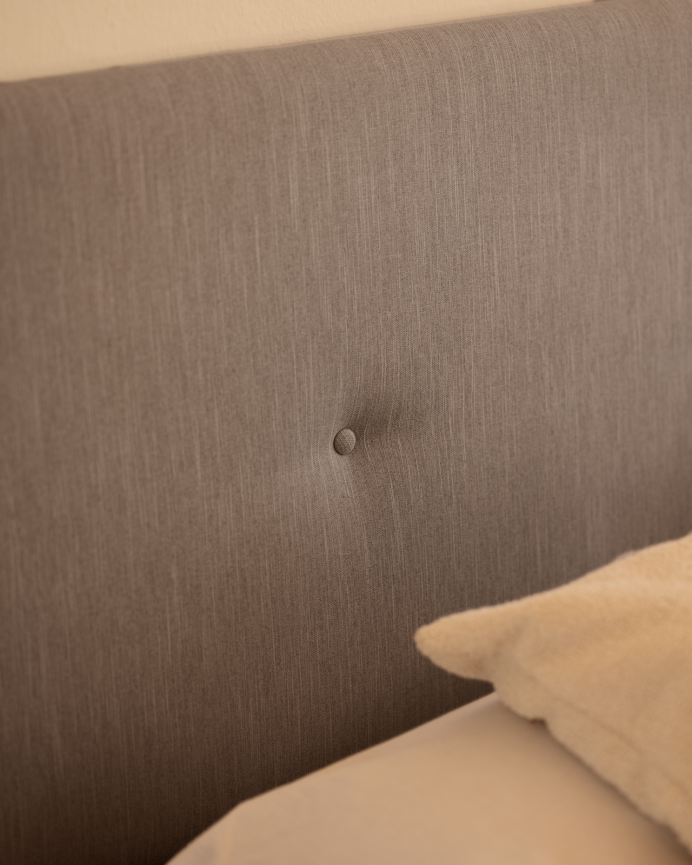 Testiera imbottita in poliestere con bottoni in colore grigio in diverse misure