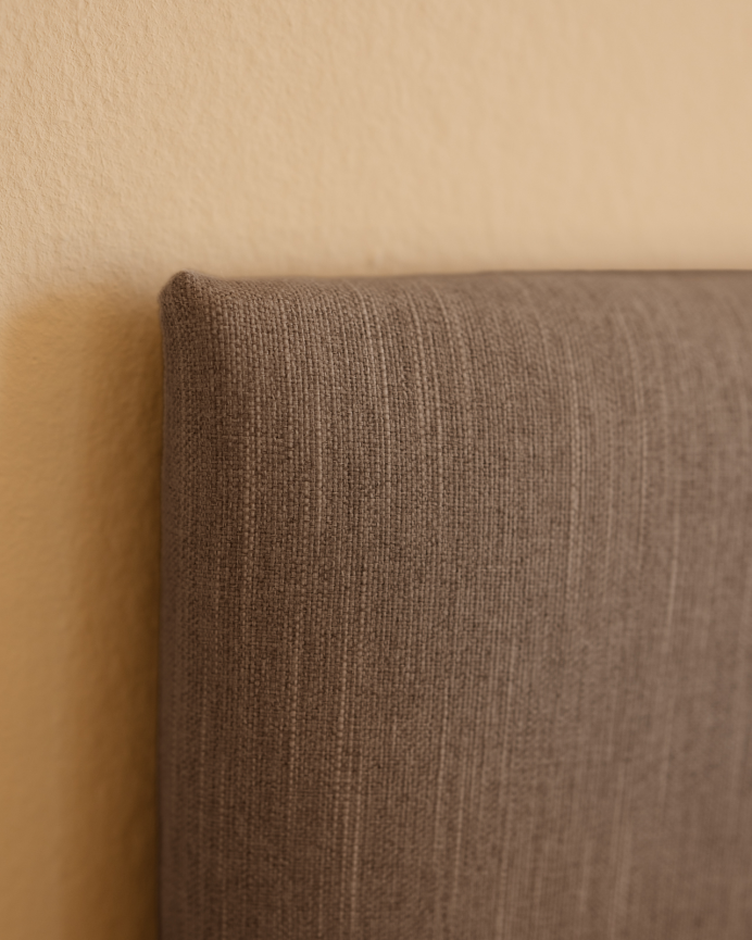 Testiera imbottita in poliestere con bottoni in colore grigio in diverse misure