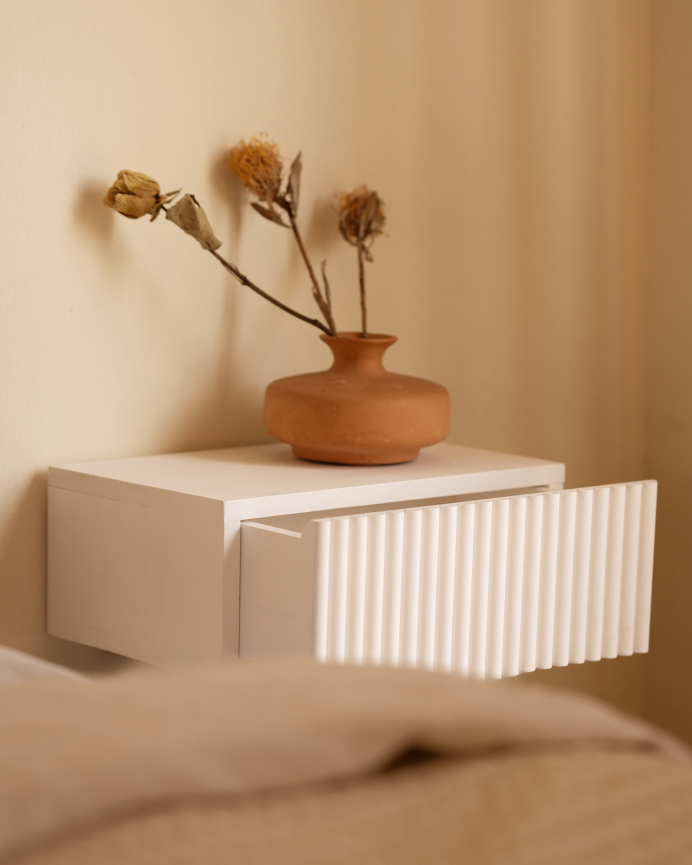 Comodino flottante in legno massello bianco di 40cm