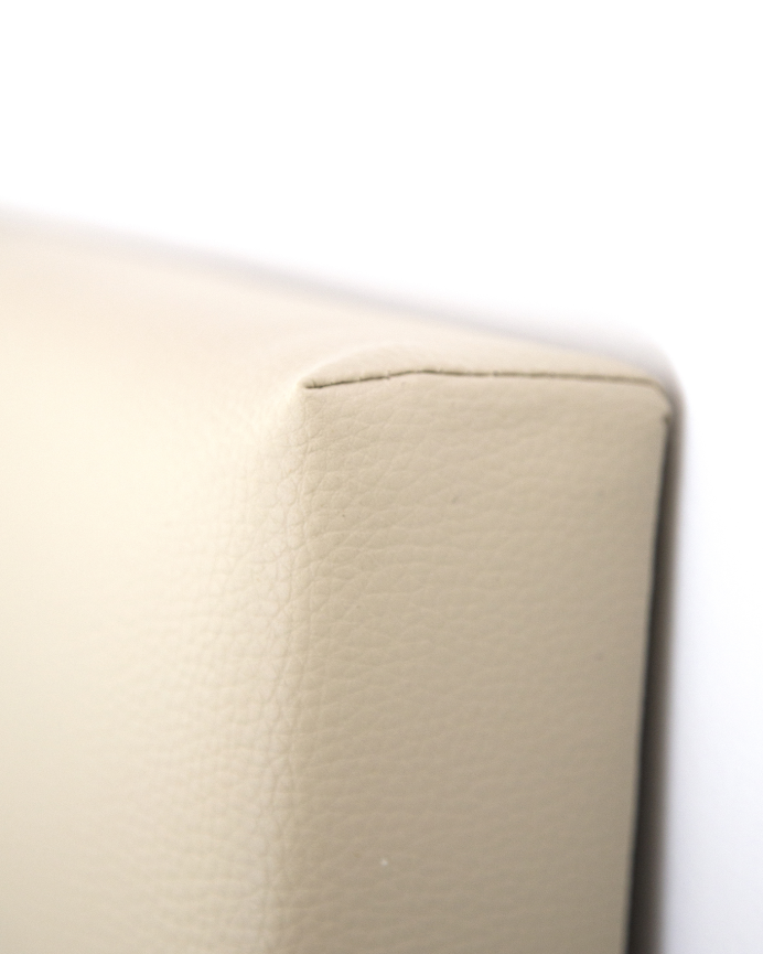 Testiera imbottita in ecopelle con pieghe in colore beige in diverse misure