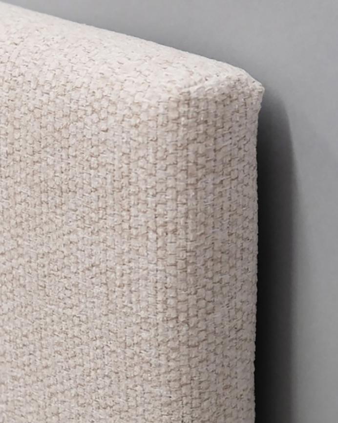 Testiera imbottita in poliestere con bottoni in color beige in diverse misure