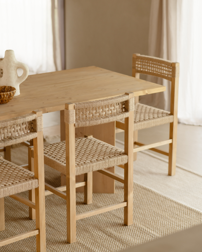 Tavolo da pranzo in legno massello in tonalità di rovere medio in diverse misure