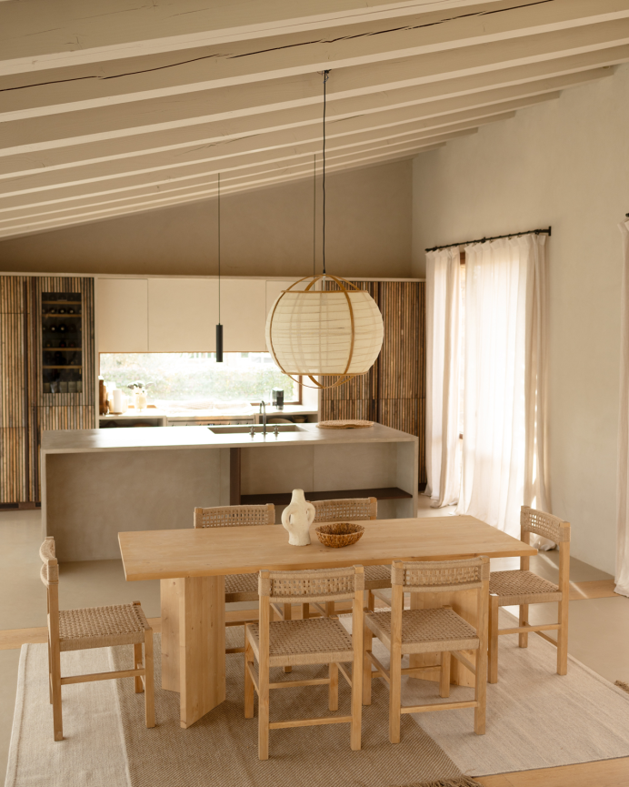 Tavolo da pranzo in legno massello in tonalità di rovere medio in diverse misure