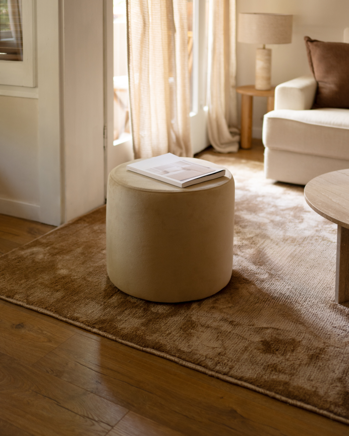 Pouf in tono beige 44x42cm