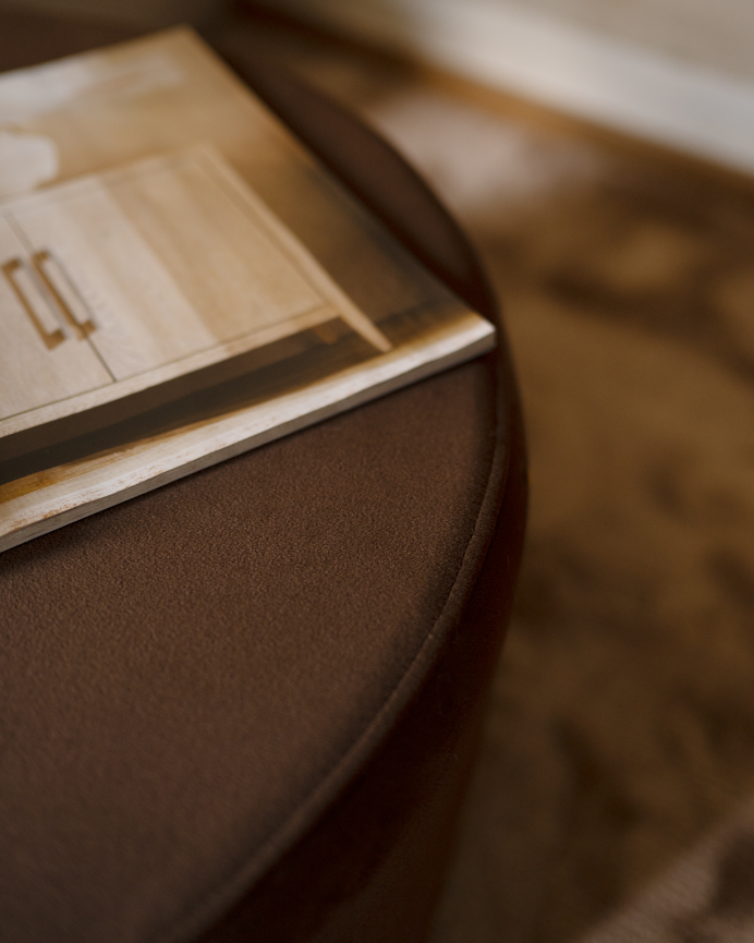 Pouf in tono marrone 60x34cm