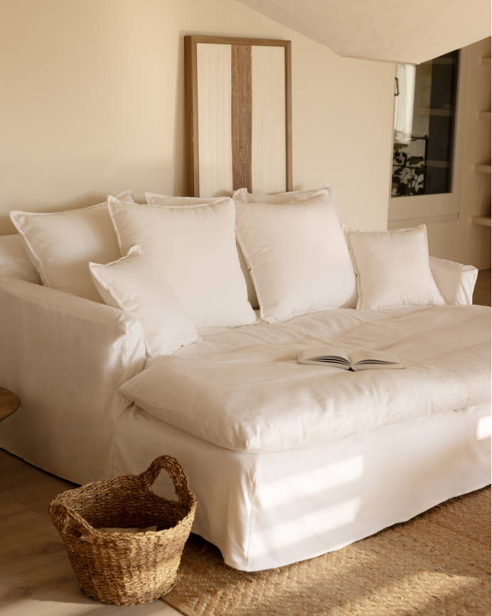 Divano con lungo fondo in cotone e lino sfoderabile colore bianco in diverse misure