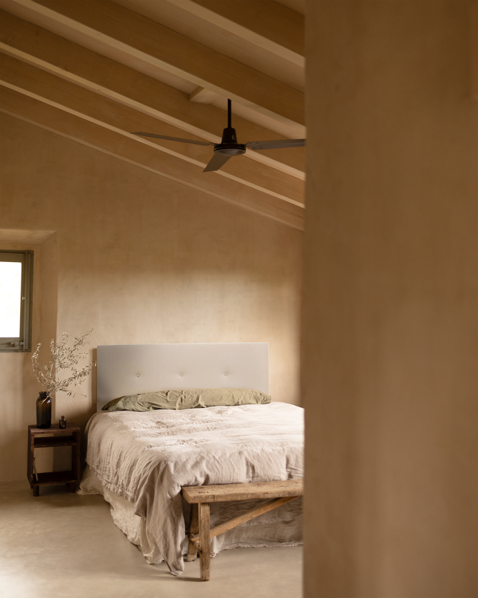 Testiera imbottita in ecopelle con bottoni di colore beige in diverse misure