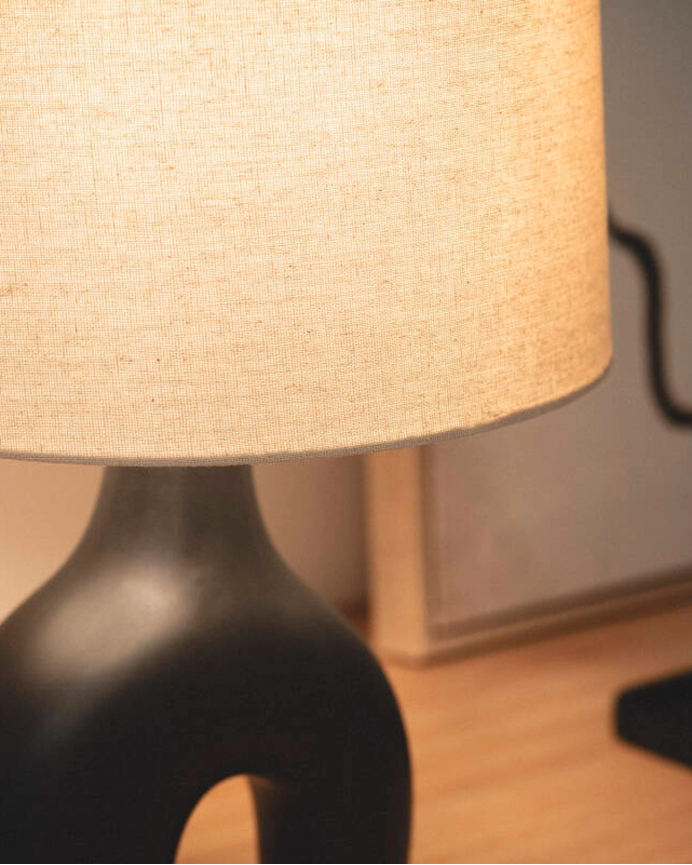 Lampada da tavolo in ceramica e lino nero 47cm