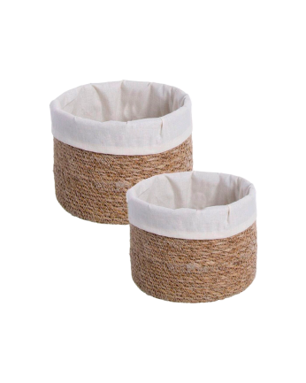 Conjunto de 4 cestos redondos confeccionados com fibras naturais.