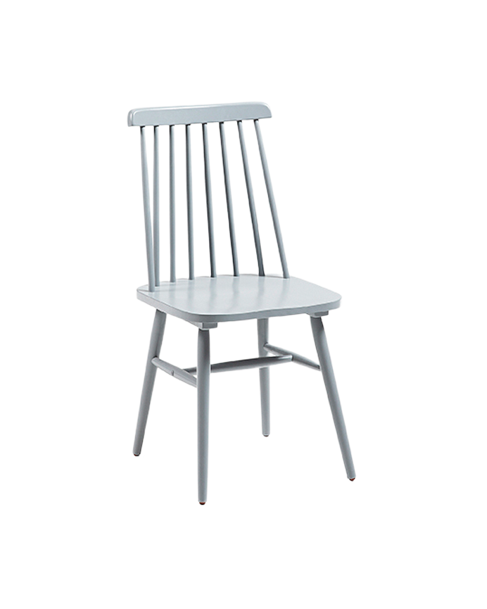 Cadeiras confeccionadas em madeira maciça de seringueira pintada em tom cinza medindo 89x43cm