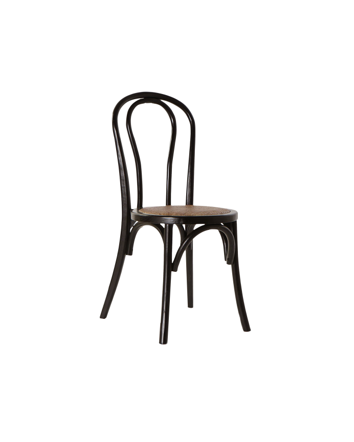 Cadeiras com estrutura de madeira com acabamento preto e ripas de rattan como assento de 89x43cm