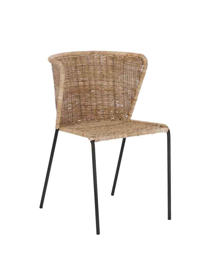  Cadeiras com estrutura em aço e assento em rattan medindo 78x56cm