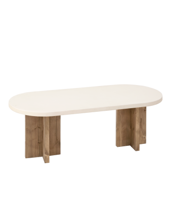 Mesa de centro em microcimento em tom off-white com pés em madeira em tom carvalho escuro medindo 120x40cm