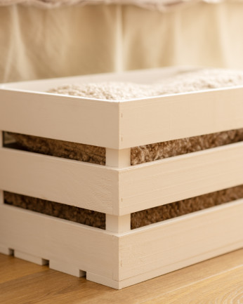 Caixa de madeira maciça em tom branco grande