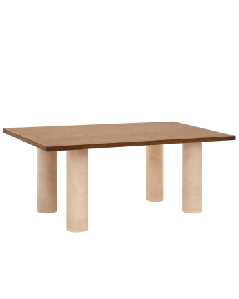 Mesa de jantar de madeira maciça em tom de carvalho escuro e pernas de microcimento em tom de terra de várias medidas