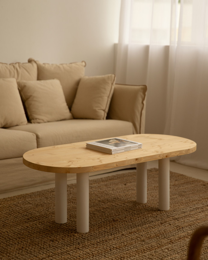 Mesa de centro oval em madeira maciça em tom carvalho médio e pés em tom branco medindo 40x120cm