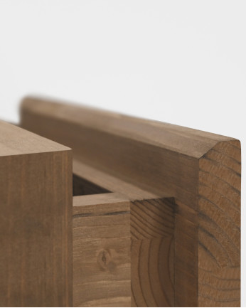 Mesa de cabeceira flutuante de madeira maciça com puxador em tom carvalho escuro de 40 cm