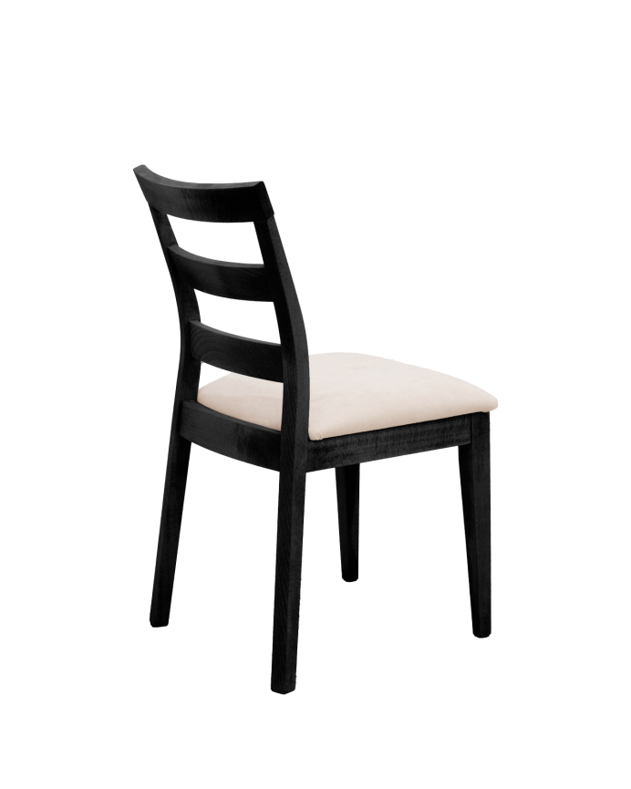 Cadeira estofada de cor pedra com pernas de madeira em tom preto de 89cm