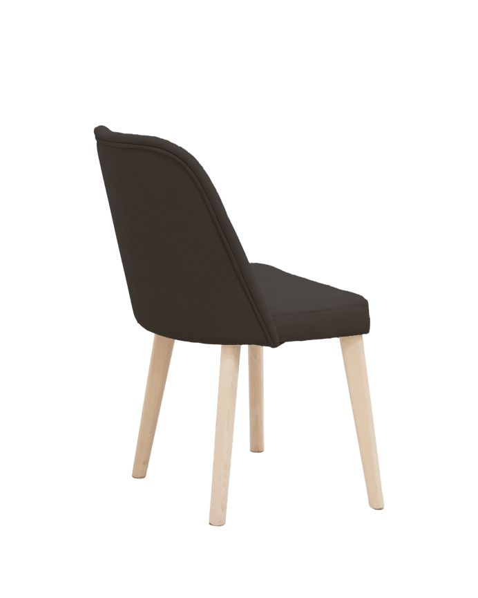 Cadeira estofada de cor cinza ardósia com pernas de madeira em tom natural de 87cm