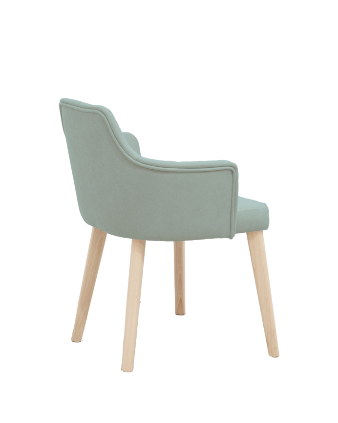 Cadeira estofada em cor água-marinha com pernas de madeira em tom natural de 95cm