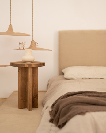 Mesa de cabeceira em madeira maciça tom carvalho escuro 45x35cm