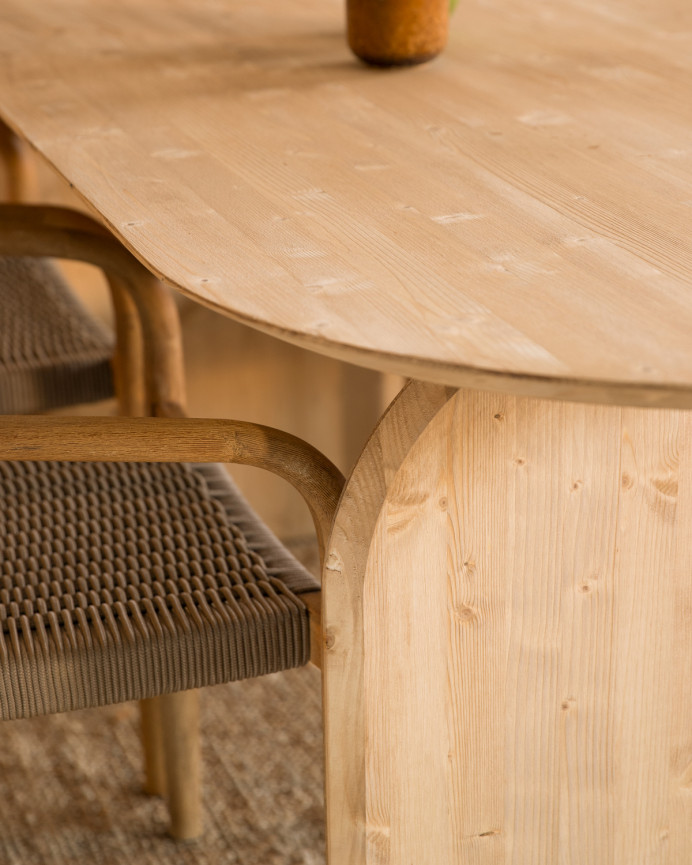 Mesa de jantar oval de madeira maciça em tom médio de carvalho em vários tamanhos