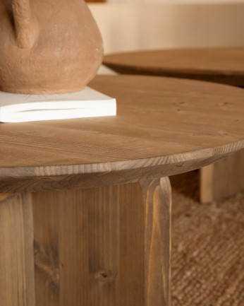 Mesa de centro redonda de madeira maciça em tom carvalho escuro em vários tamanhos