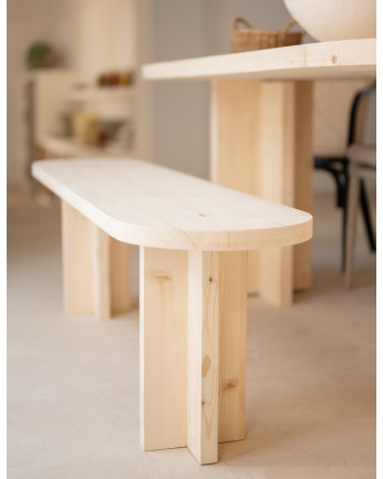 Pack mesa de jantar oval e banco de madeira maciça em tom natural de vários tamanhos