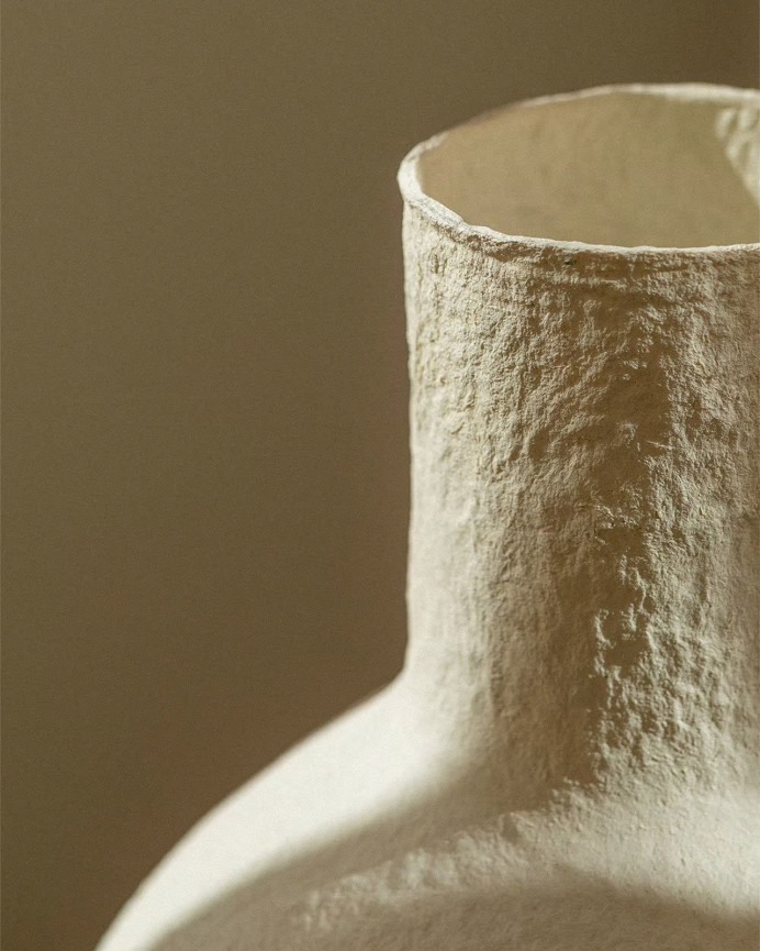 Vaso de papel maché branca de 395cm