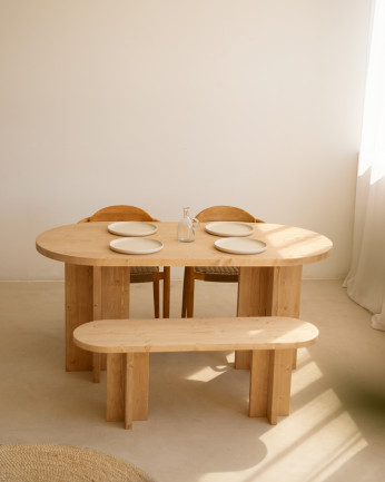 Mesa de jantar de madeira maciça oval em tom médio de carvalho em vários tamanhos