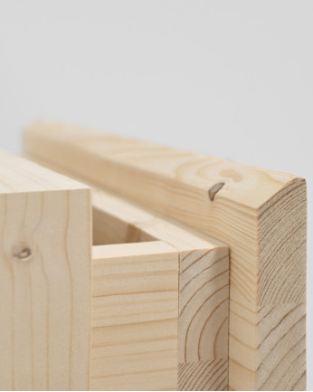 Mesa de cabeceira flutuante de madeira maciça em tom natural de 40 cm