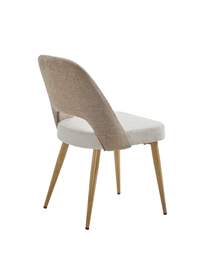 Cadeira combinada de tecido bege e cinza com pernas de metal em tom carvalho de 84 cm