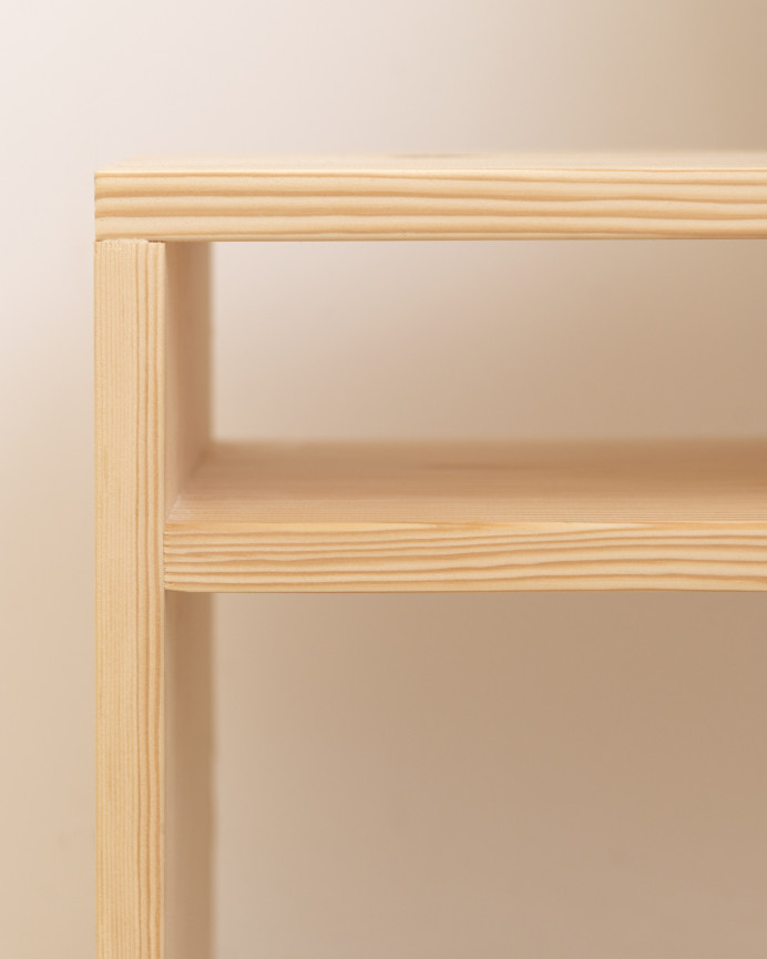 Mesa de cabeceira em madeira maciça em tom natural 50x36cm