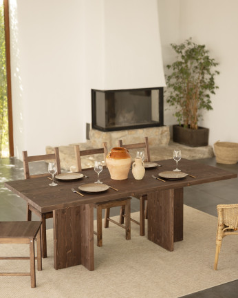 Mesa de jantar de madeira maciça em tom de nogueira de vários tamanhos