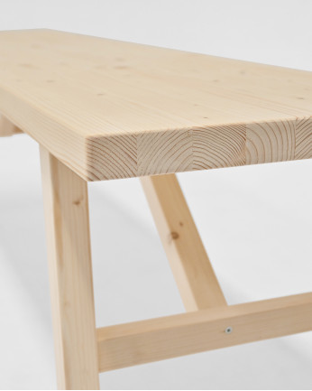 Mesa de centro de madeira maciça com acabamento natural