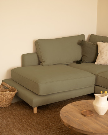 Sofá verde com chaise longue de vários tamanhos