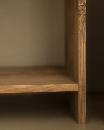 Conjunto de 2 mesas de madeira maciça com uma gaveta em tom de carvalho escuro em várias dimensões.